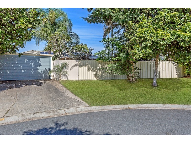 24 Lothian Avenue, Sorrento QLD 4217