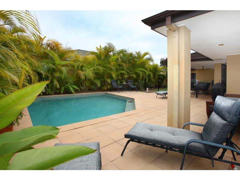 11 Moonraker Street, Clear Island Waters QLD 4226