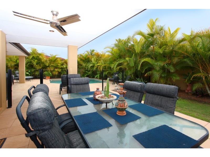 11 Moonraker Street, Clear Island Waters QLD 4226