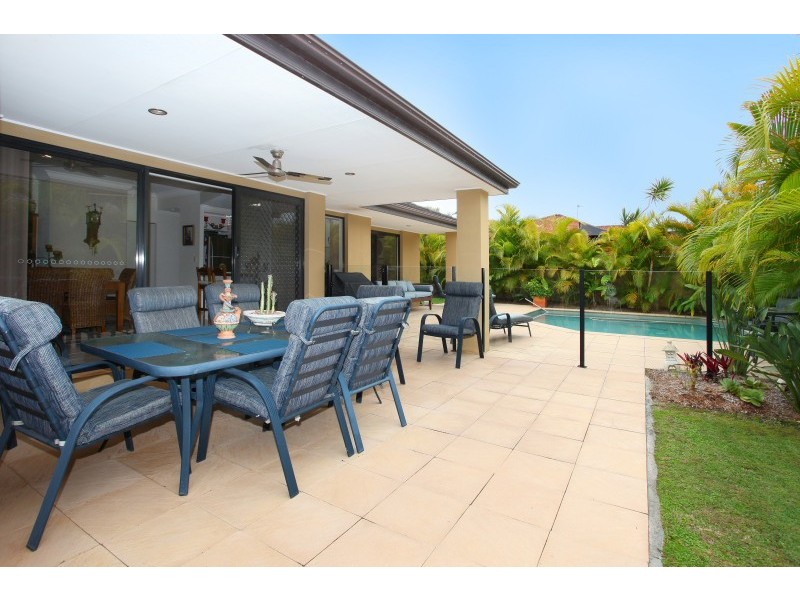 11 Moonraker Street, Clear Island Waters QLD 4226