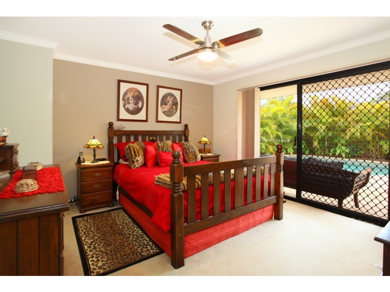 11 Moonraker Street, Clear Island Waters QLD 4226