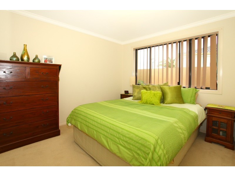 11 Moonraker Street, Clear Island Waters QLD 4226