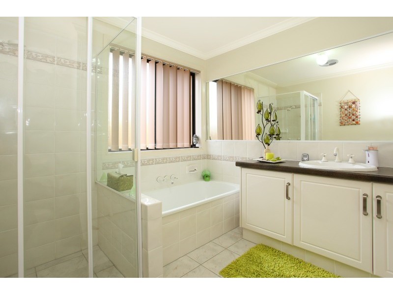 11 Moonraker Street, Clear Island Waters QLD 4226