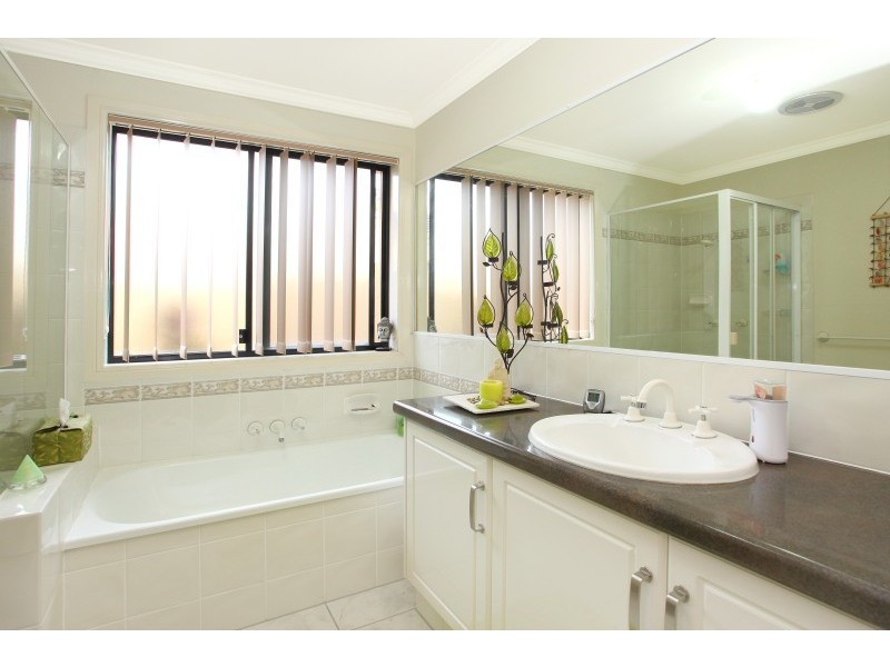 11 Moonraker Street, Clear Island Waters QLD 4226
