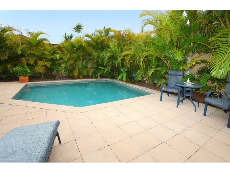11 Moonraker Street, Clear Island Waters QLD 4226
