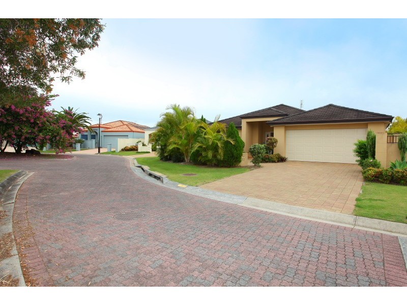 11 Moonraker Street, Clear Island Waters QLD 4226