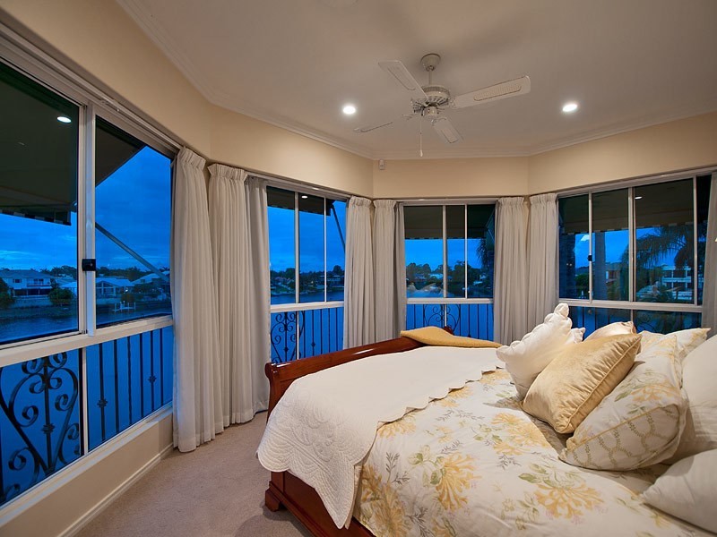 21 Tortuga Place, Clear Island Waters QLD 4226