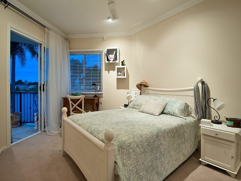 21 Tortuga Place, Clear Island Waters QLD 4226