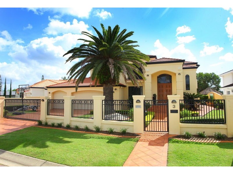 3 St Martin Place, Clear Island Waters QLD 4226