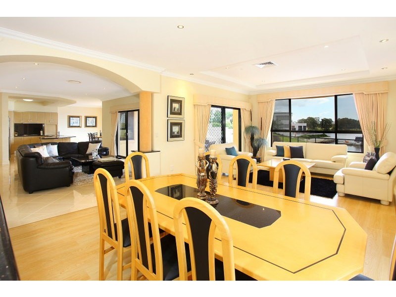 3 St Martin Place, Clear Island Waters QLD 4226