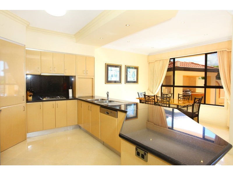 3 St Martin Place, Clear Island Waters QLD 4226