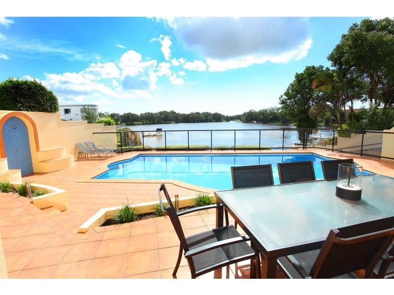 3 St Martin Place, Clear Island Waters QLD 4226