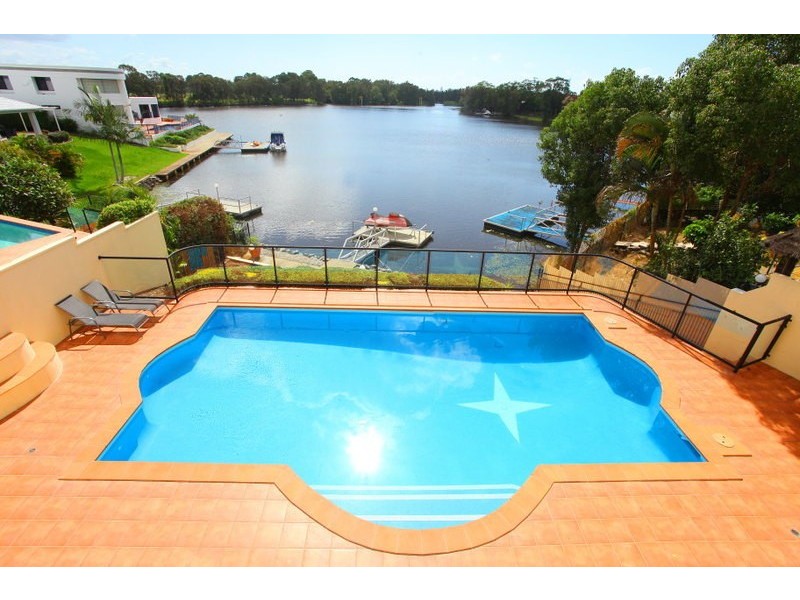 3 St Martin Place, Clear Island Waters QLD 4226