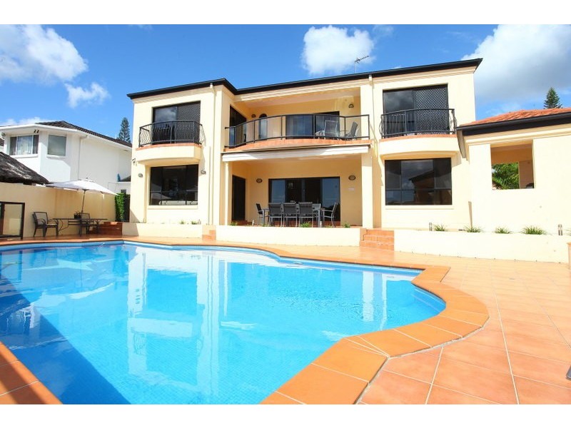 3 St Martin Place, Clear Island Waters QLD 4226