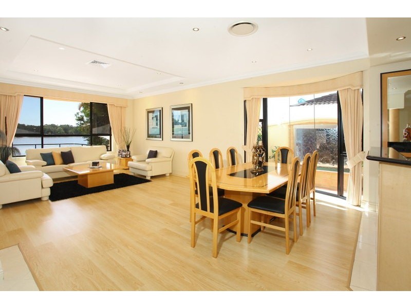 3 St Martin Place, Clear Island Waters QLD 4226