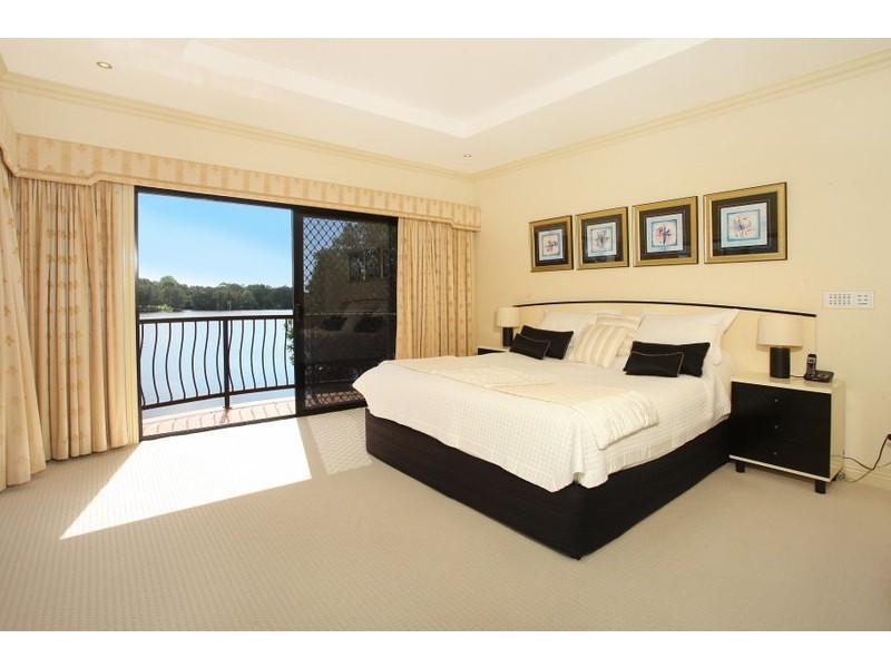 3 St Martin Place, Clear Island Waters QLD 4226
