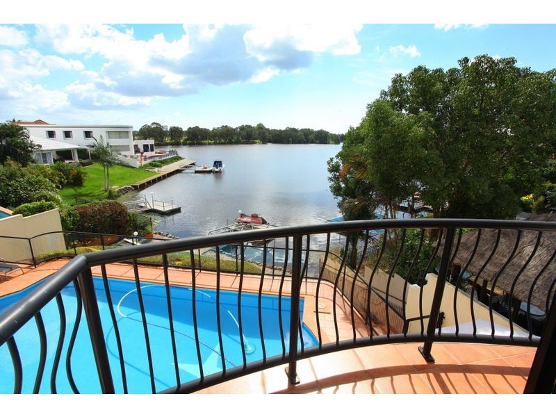 3 St Martin Place, Clear Island Waters QLD 4226