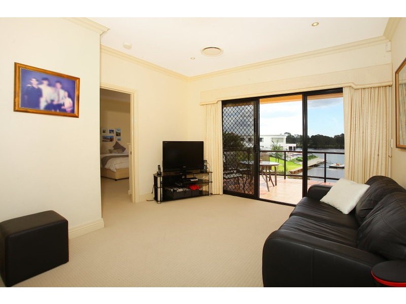 3 St Martin Place, Clear Island Waters QLD 4226