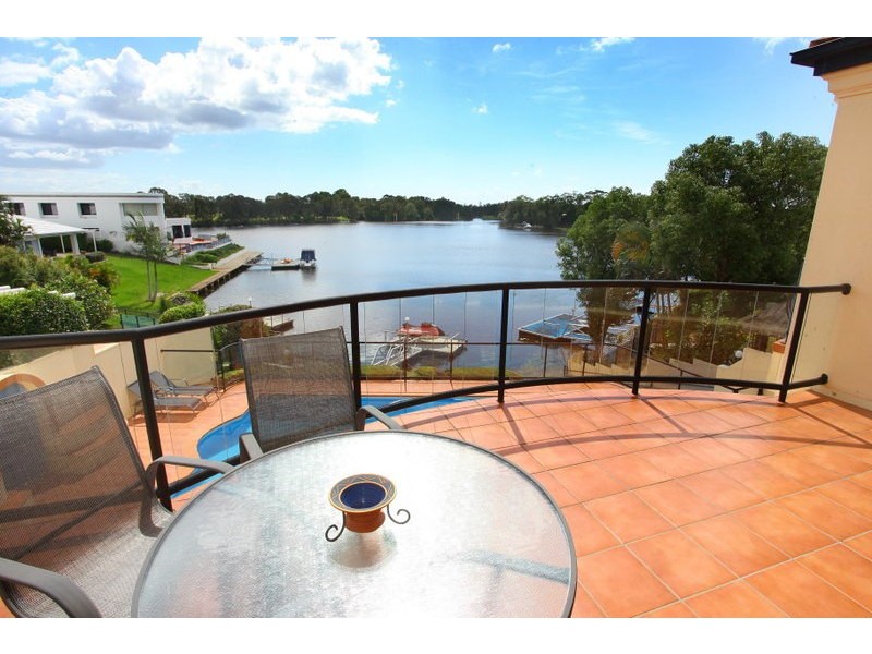 3 St Martin Place, Clear Island Waters QLD 4226