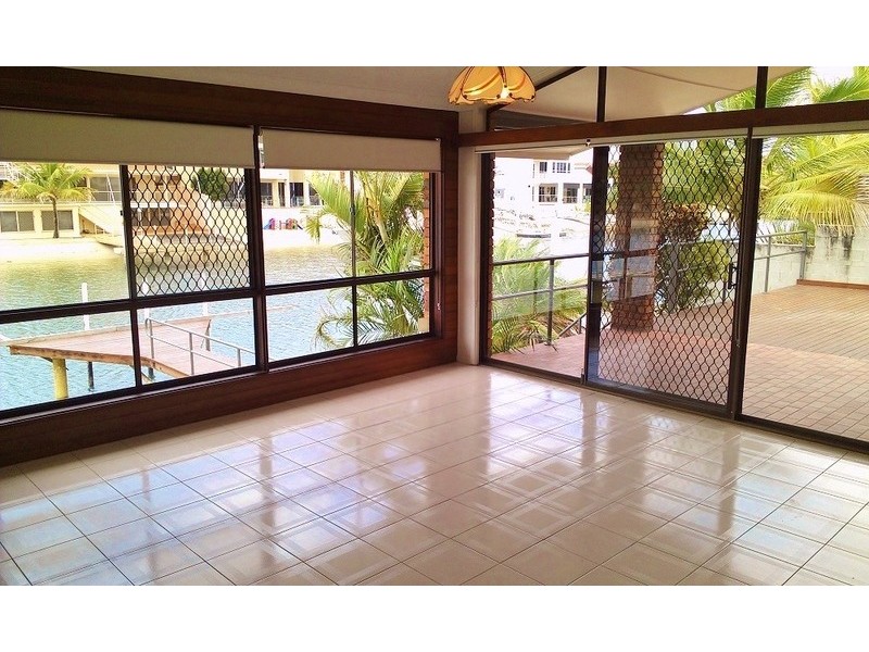 98 Commodore Drive, Paradise Waters QLD 4217