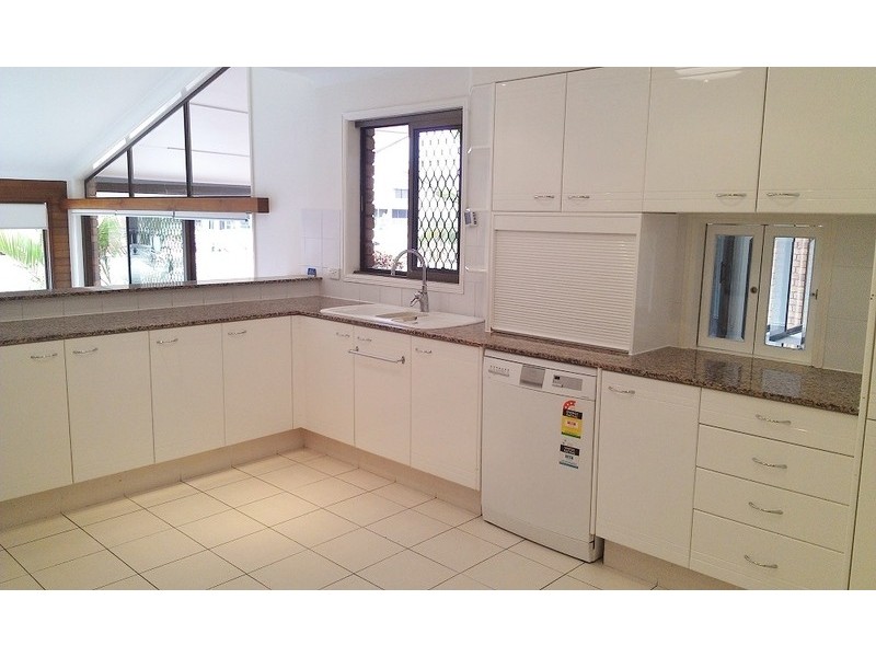 98 Commodore Drive, Paradise Waters QLD 4217