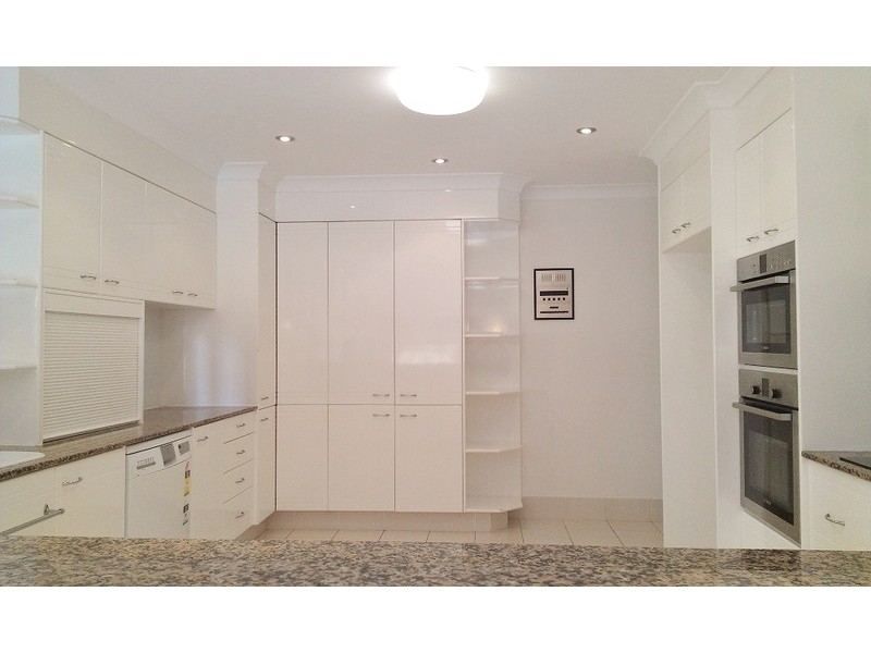 98 Commodore Drive, Paradise Waters QLD 4217