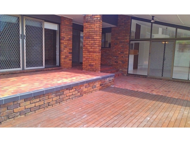 98 Commodore Drive, Paradise Waters QLD 4217