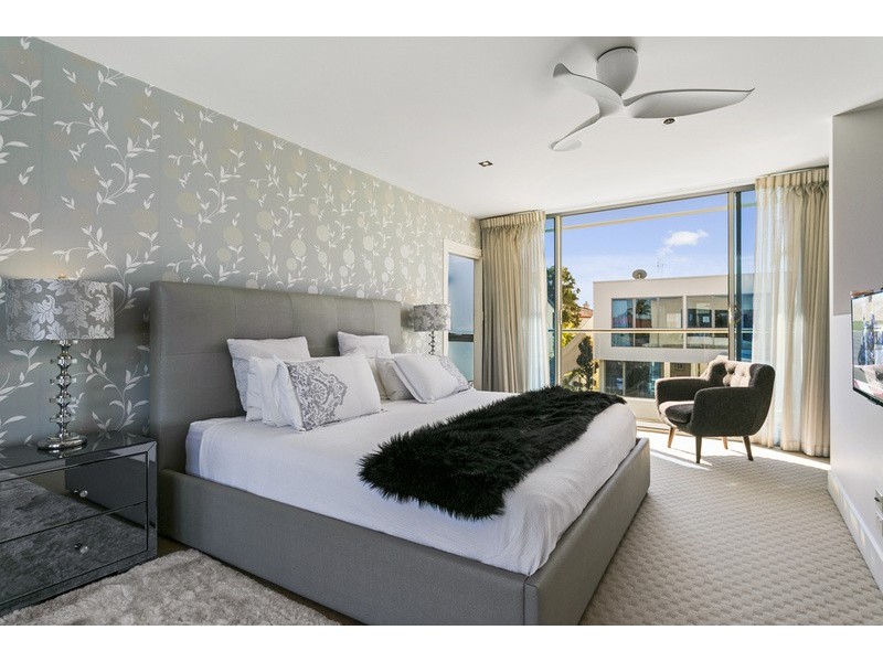 23 Freyburg Street, Sorrento QLD 4217