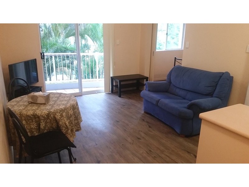 25 Darrambal Street, Chevron Island QLD 4217