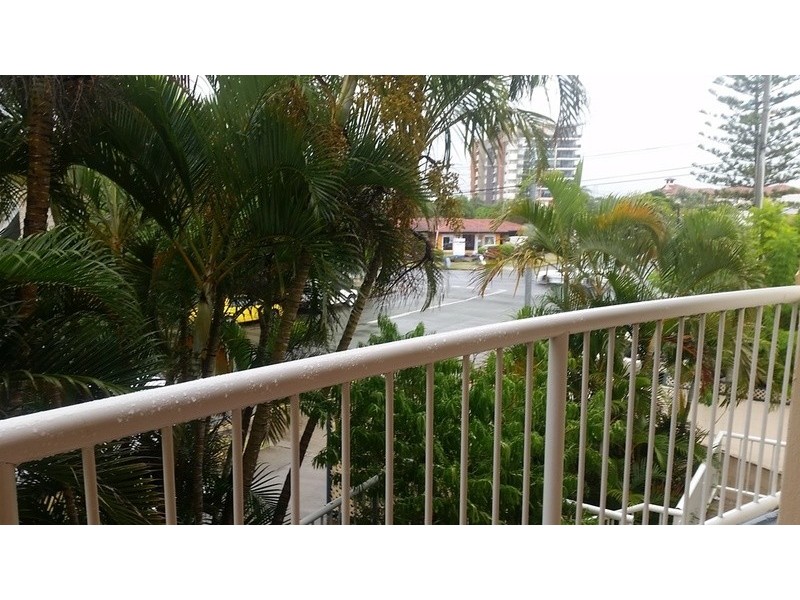 25 Darrambal Street, Chevron Island QLD 4217