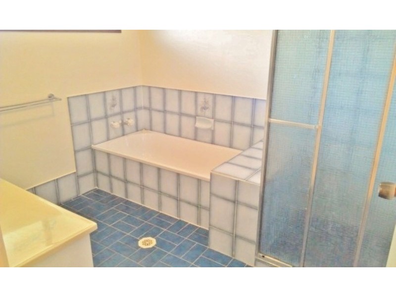 37 Marbella Drive, Benowa Waters QLD 4217