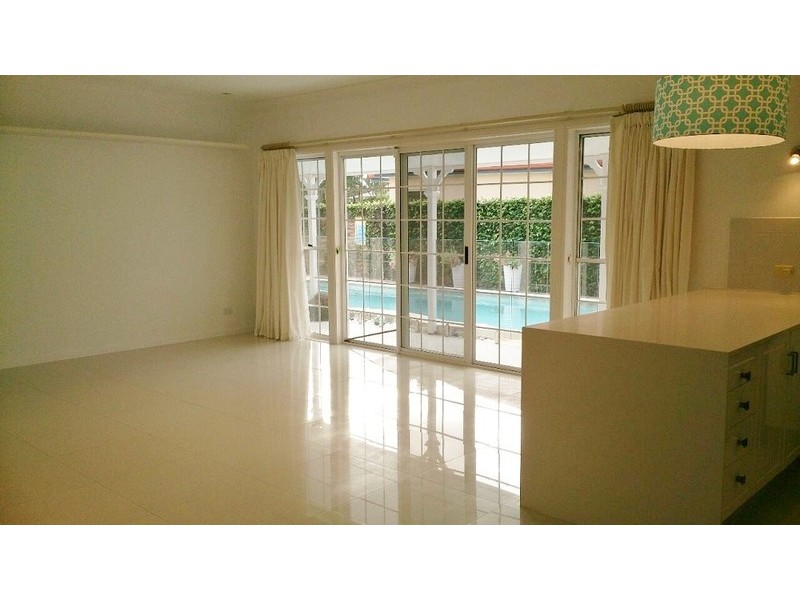 21 Montevideo Drive, Clear Island Waters QLD 4226
