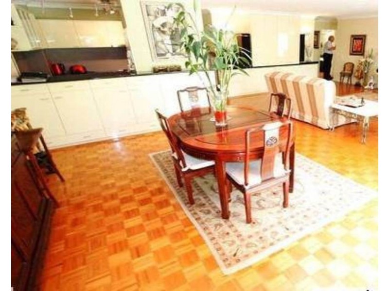 2 Adori Street, Surfers Paradise QLD 4217