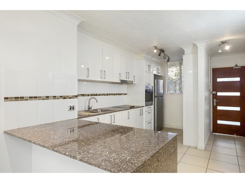 Unit 4/34 Remembrance Drive, Surfers Paradise QLD 4217