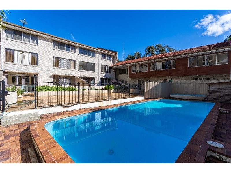 Unit 4/34 Remembrance Drive, Surfers Paradise QLD 4217