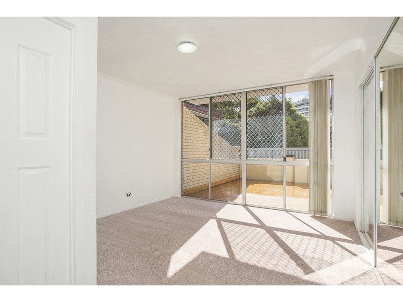 Unit 4/34 Remembrance Drive, Surfers Paradise QLD 4217