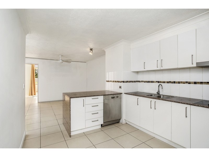 Unit 4/34 Remembrance Drive, Surfers Paradise QLD 4217