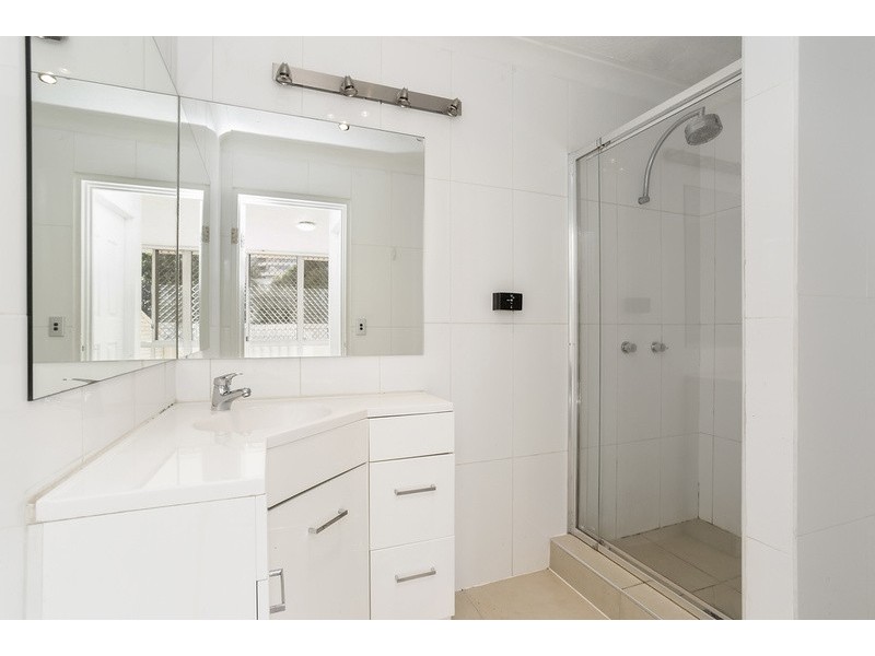 Unit 4/34 Remembrance Drive, Surfers Paradise QLD 4217