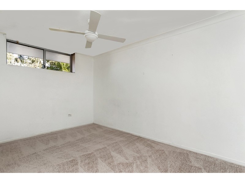 Unit 4/34 Remembrance Drive, Surfers Paradise QLD 4217