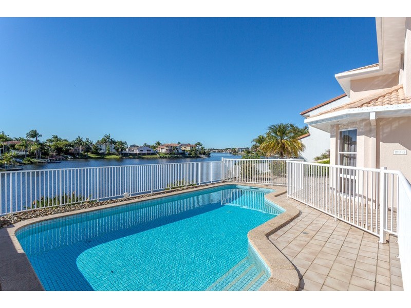 6 Martinique Way, Clear Island Waters QLD 4226