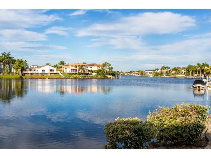 6 Martinique Way, Clear Island Waters QLD 4226