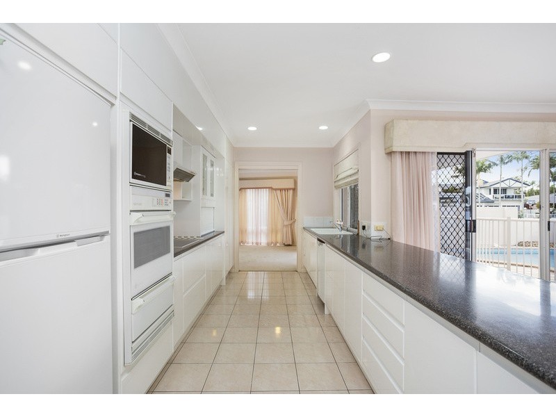 6 Martinique Way, Clear Island Waters QLD 4226