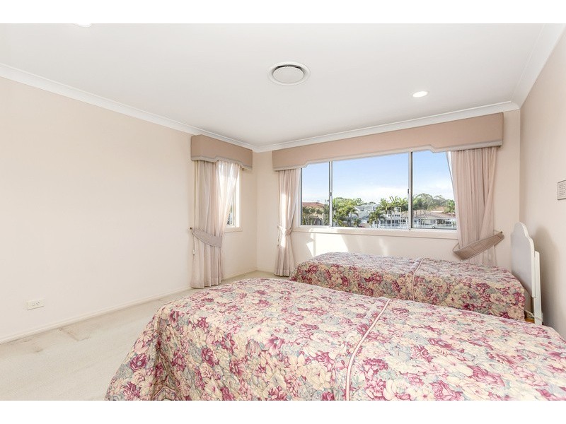 6 Martinique Way, Clear Island Waters QLD 4226