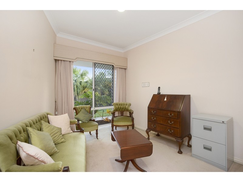 6 Martinique Way, Clear Island Waters QLD 4226