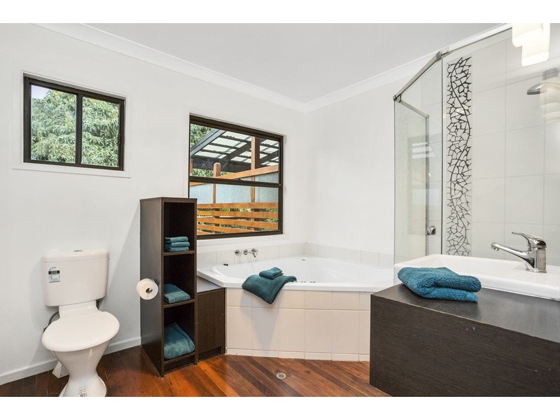 10 Beeka Street, Labrador QLD 4215