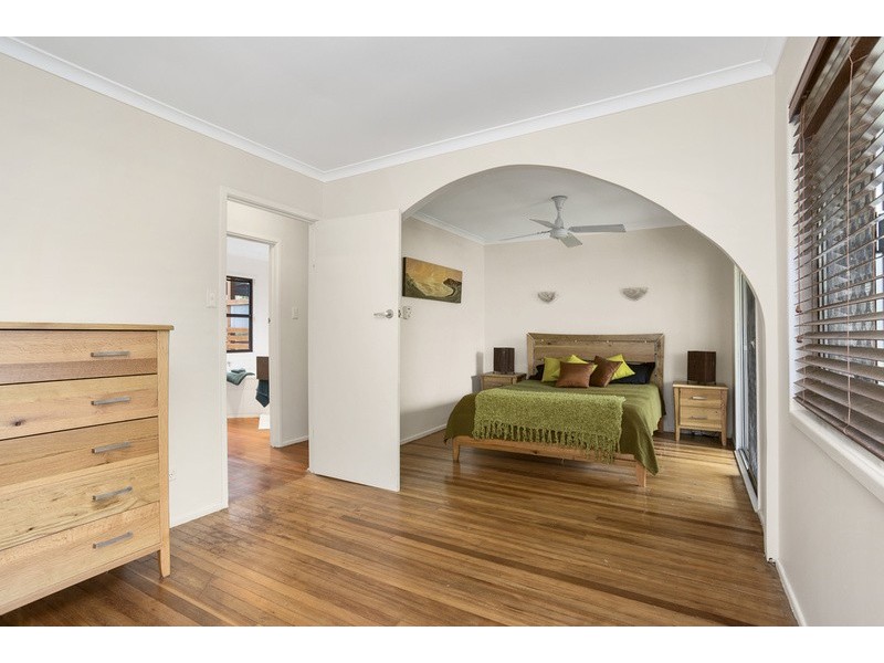 10 Beeka Street, Labrador QLD 4215