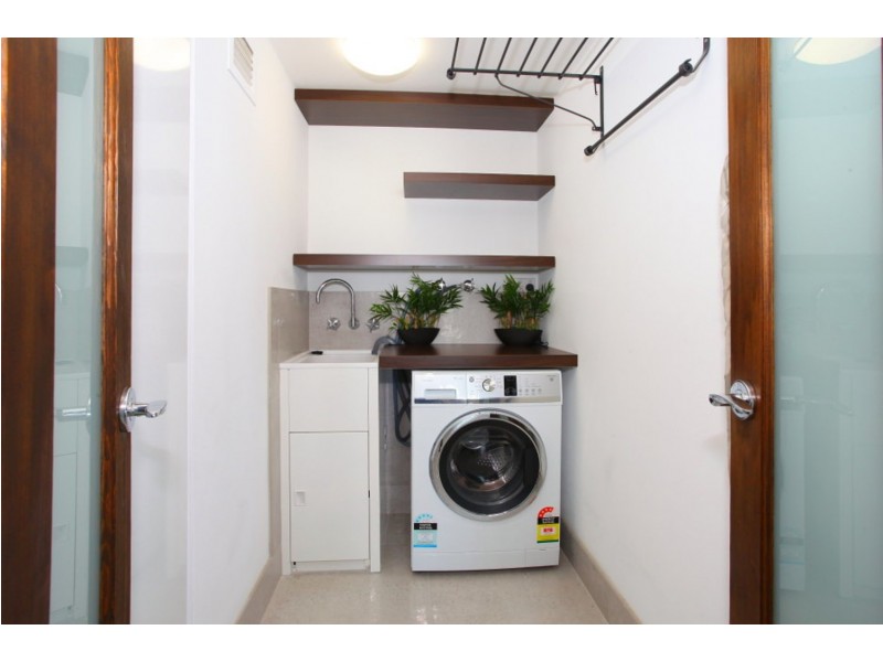 Surfers Plaza/70 Remembrance Drive, Surfers Paradise QLD 4217