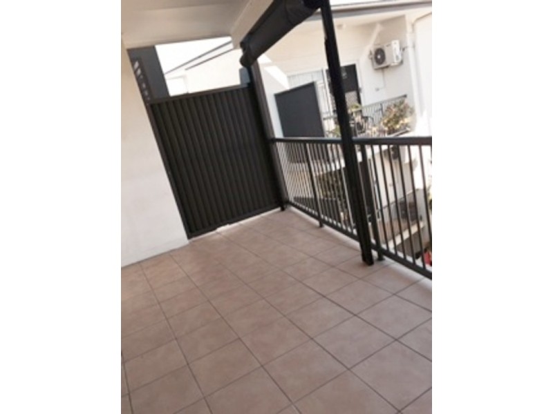 4 Proud Street, Labrador QLD 4215