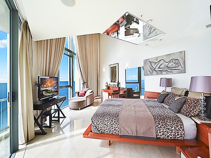 Sun City 3400 Surfers Paradise Boulevard, Surfers Paradise QLD 4217