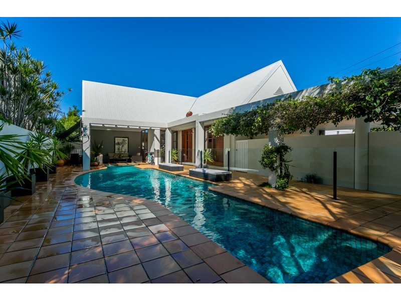 8 La Scala Court, Isle Of Capri QLD 4217